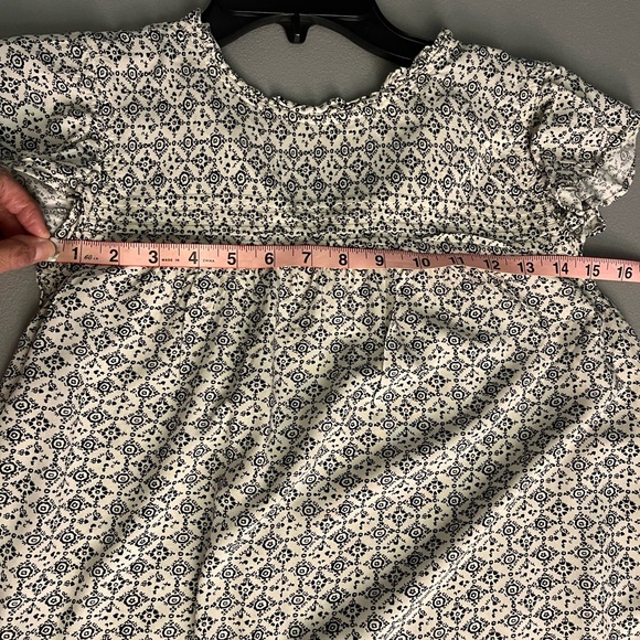 Loft Outlet in good condition flutter sleeve, ruffled next top. Size Medium - Picture 12 of 13